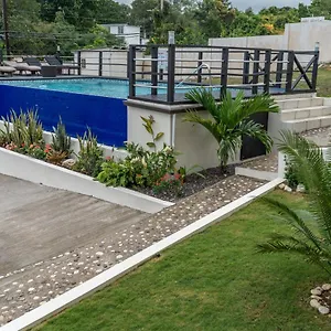 family-complex-beside-beach-w-pool-montego-bay-1.hotelsmontegobay.org/
